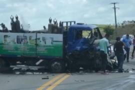 Grave acidente na BR-316, em Atalaia, deixa vítimas fatais - Uma criança está entre as vítimas Grave acidente na BR-316, em Atalaia, deixa vítimas fatais - Uma criança está entre as vítimas