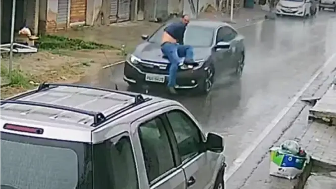 Advogada foge de ordem judicial e fere homem levando-o no capô do carro