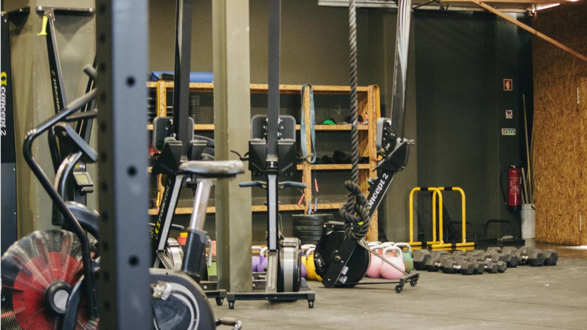 Acidente em academia de Limoeiro deixa homem ferido após falha em equipamento de musculação