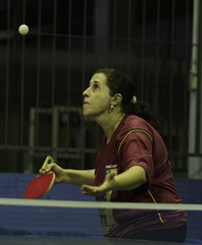Iara Borba treinando na Unicap antes do campeonato