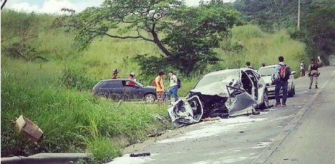 Quatro carros foram envolvidos no acidente Imagem: @alan21braga/ twitter