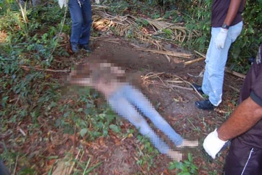 O corpo foi encontrado  no quintal da casa. Imagem: Blog do Anderson Pereira