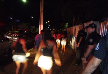 Cerca de 45 mulheres foram conduzidas a Delegacia sendo uma menor de idade - Fotos:Divulgaçao / Polícia Militar