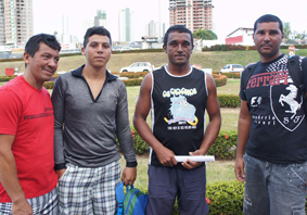 Quatro sobreviventes do naufrágio - Foto:Daniel Peixoto/G1