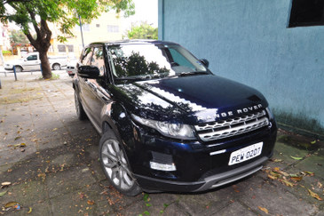 Um dos carros apreendidos - Foto:Julio Jacobina