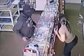 Vídeo: Funcionária de loja foi executada friamente. “Ele não teve compaixão”