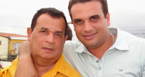 Zeca e seu filho Paulo Moraes, atual prefeito de Itaquitinga. Foto: Anderson Pereira